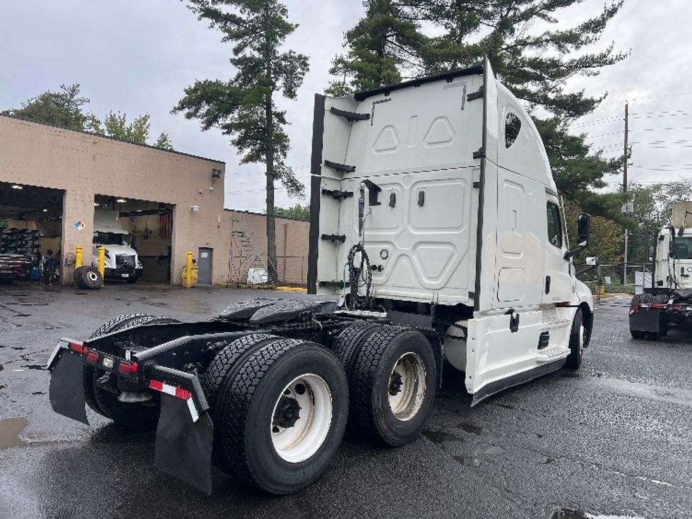 Sleeper Tractor-Heavy Duty Tractors-Freightliner-2020-T12664ST-Dayton-NJ-595,005\n\t\tmiles-$ 53,250 - Image 7