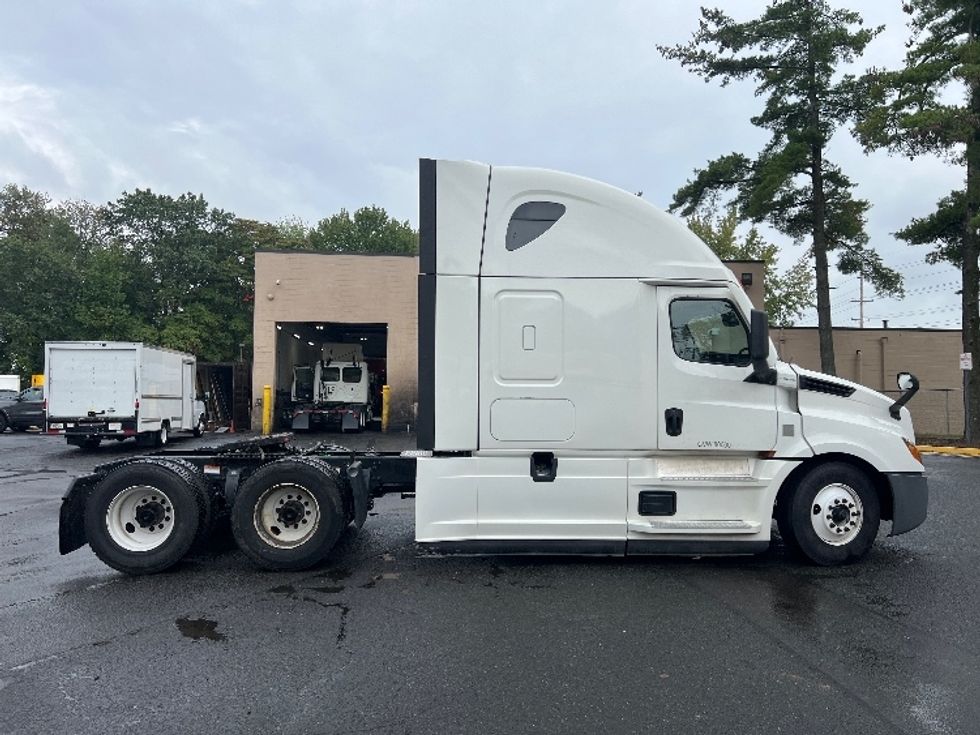 Sleeper Tractor-Heavy Duty Tractors-Freightliner-2020-T12664ST-Dayton-NJ-595,005\n\t\tmiles-$ 53,250 - Image 8