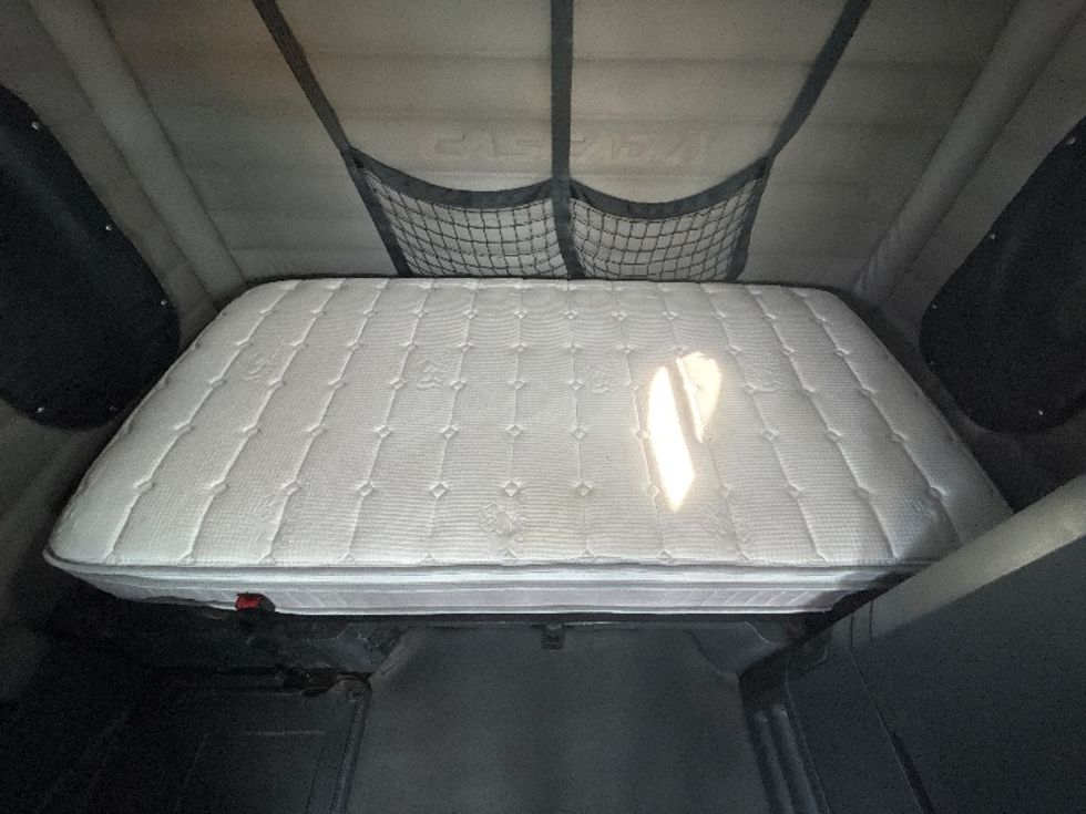 Sleeper Tractor-Heavy Duty Tractors-Freightliner-2020-T12664ST-Dayton-OH-332,505\n\t\tmiles-$ 61,750 - Image 14