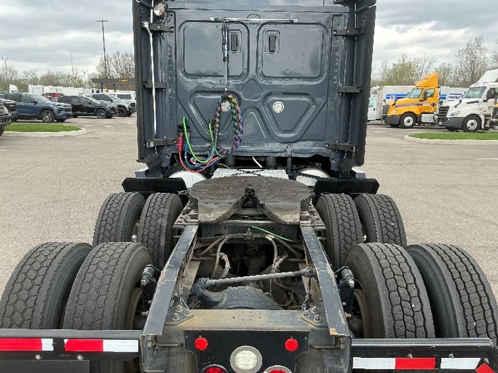 Sleeper Tractor-Heavy Duty Tractors-Freightliner-2020-T12664ST-Dayton-OH-332,505\n\t\tmiles-$ 61,750 - Image 6