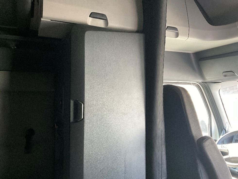 Sleeper Tractor-Heavy Duty Tractors-Freightliner-2020-T12664ST-Dayton-OH-632,565\n\t\tmiles-$ 49,500 - Image 18