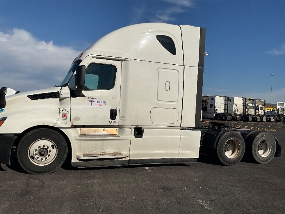 Sleeper Tractor-Heavy Duty Tractors-Freightliner-2020-T12664ST-Dayton-OH-632,565\n\t\tmiles-$ 49,500 - Image 3