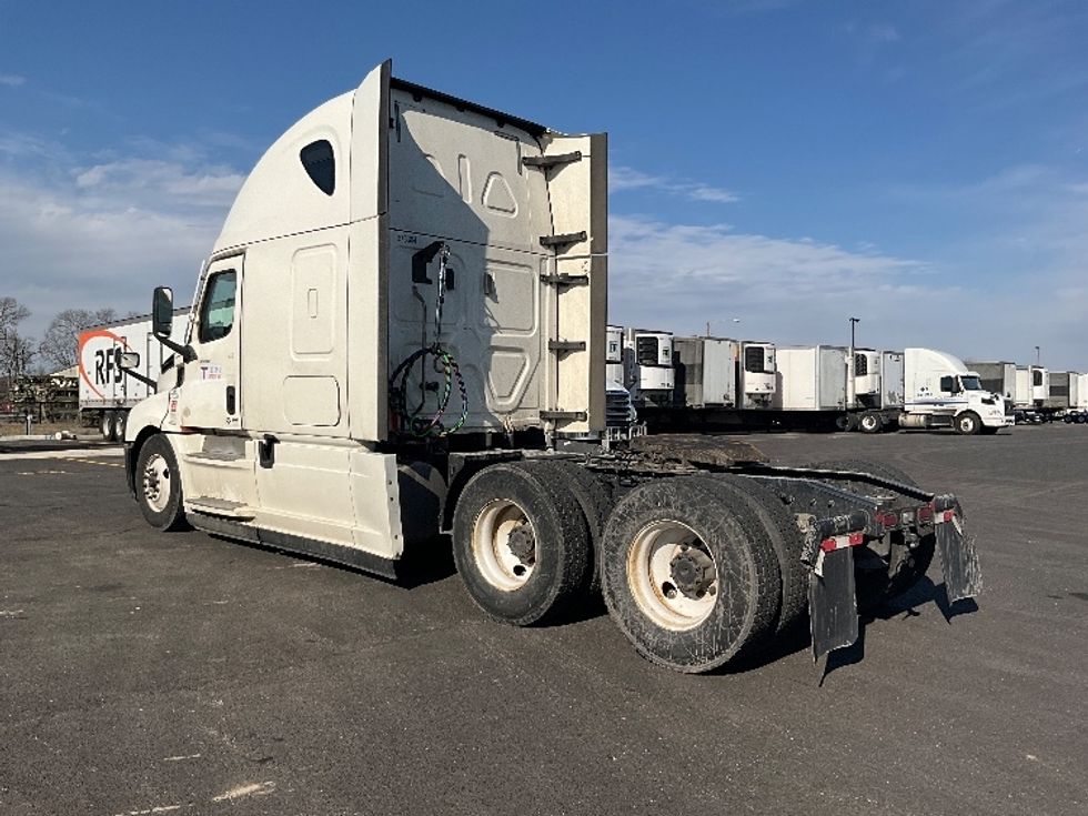Sleeper Tractor-Heavy Duty Tractors-Freightliner-2020-T12664ST-Dayton-OH-632,565\n\t\tmiles-$ 49,500 - Image 5