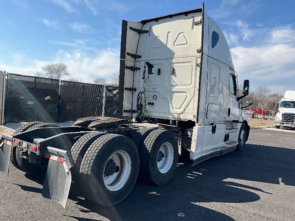 Sleeper Tractor-Heavy Duty Tractors-Freightliner-2020-T12664ST-Dayton-OH-632,565\n\t\tmiles-$ 49,500 - Image 7