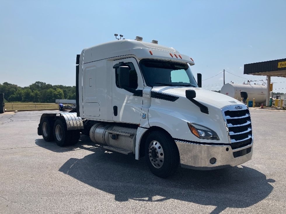 Sleeper Tractor-Heavy Duty Tractors-Freightliner-2020-T12664ST-Decatur-AL-258,443\n\t\tmiles-$ 79,750 - Image 1