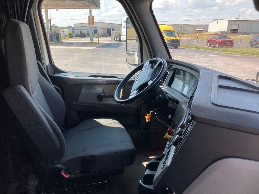 Sleeper Tractor-Heavy Duty Tractors-Freightliner-2020-T12664ST-Decatur-AL-258,443\n\t\tmiles-$ 79,750 - Image 15