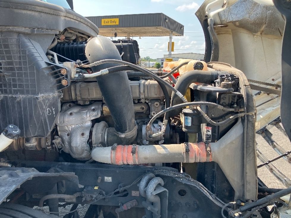 Sleeper Tractor-Heavy Duty Tractors-Freightliner-2020-T12664ST-Decatur-AL-258,443\n\t\tmiles-$ 79,750 - Image 21