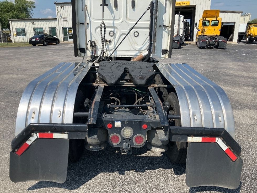 Sleeper Tractor-Heavy Duty Tractors-Freightliner-2020-T12664ST-Decatur-AL-258,443\n\t\tmiles-$ 79,750 - Image 6