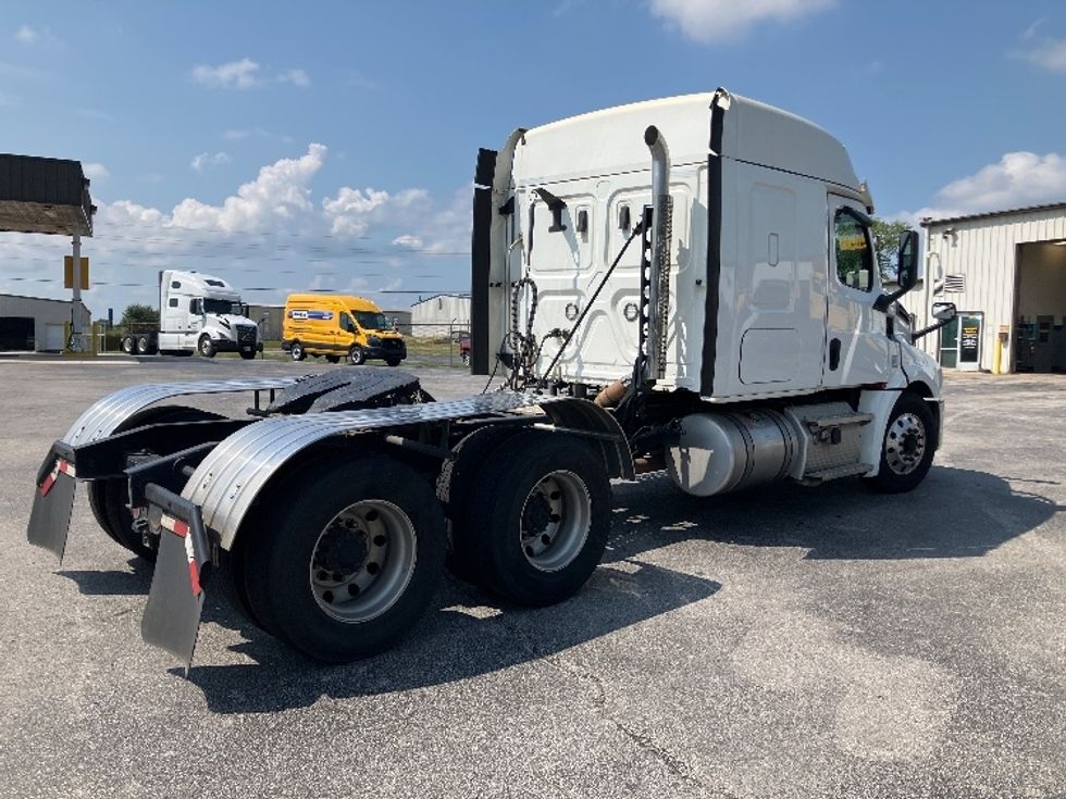 Sleeper Tractor-Heavy Duty Tractors-Freightliner-2020-T12664ST-Decatur-AL-258,443\n\t\tmiles-$ 79,750 - Image 7