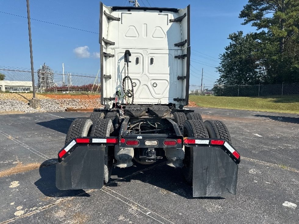 Sleeper Tractor-Heavy Duty Tractors-Freightliner-2020-T12664ST-Decatur-AL-592,552\n\t\tmiles-$ 58,000 - Image 6