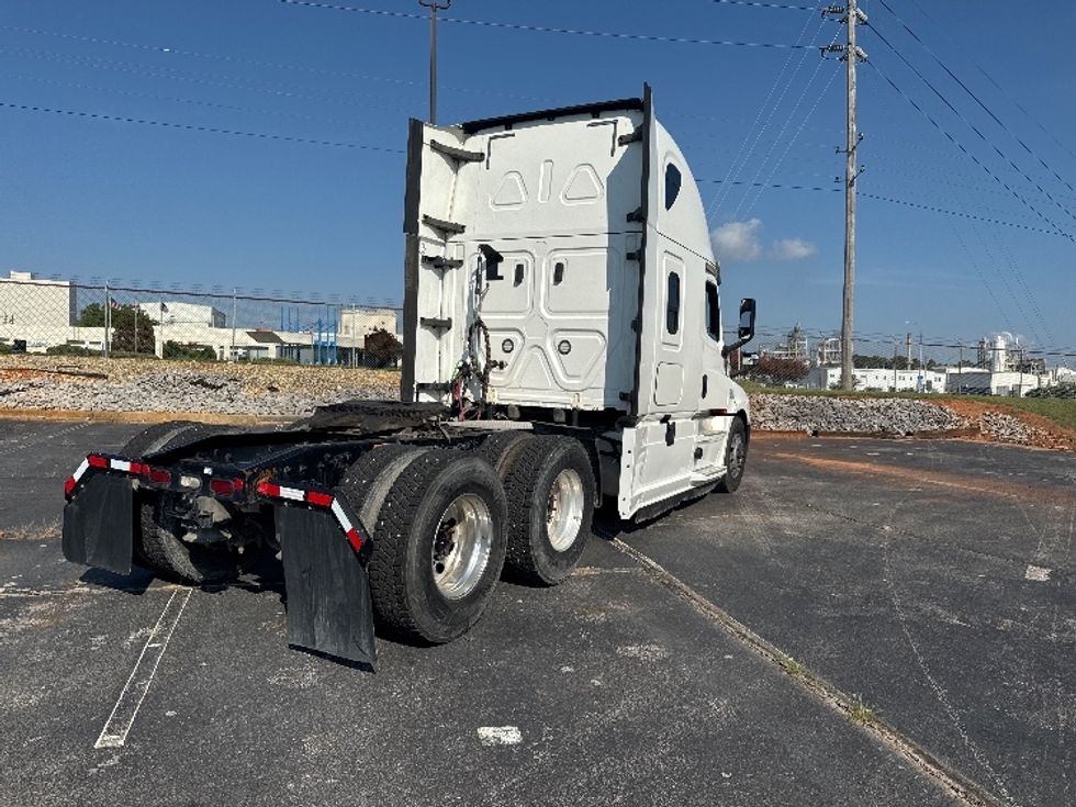 Sleeper Tractor-Heavy Duty Tractors-Freightliner-2020-T12664ST-Decatur-AL-592,552\n\t\tmiles-$ 58,000 - Image 7