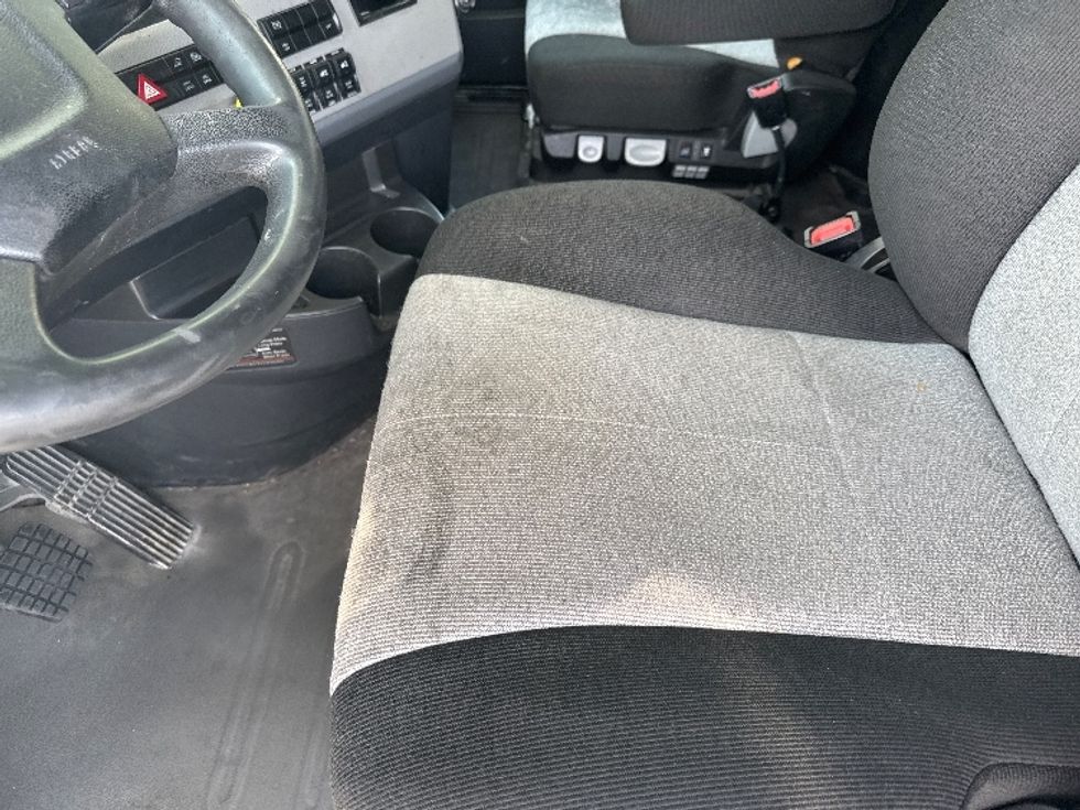 Sleeper Tractor-Heavy Duty Tractors-Freightliner-2020-T12664ST-Decatur-AL-621,986\n\t\tmiles-$ 54,250 - Image 10