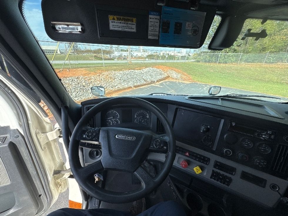 Sleeper Tractor-Heavy Duty Tractors-Freightliner-2020-T12664ST-Decatur-AL-621,986\n\t\tmiles-$ 54,250 - Image 11