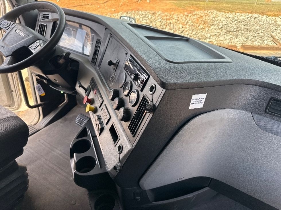 Sleeper Tractor-Heavy Duty Tractors-Freightliner-2020-T12664ST-Decatur-AL-621,986\n\t\tmiles-$ 54,250 - Image 15