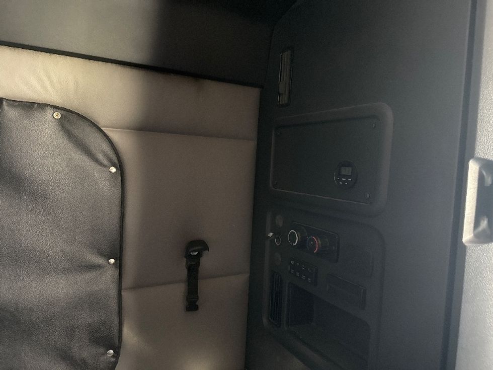 Sleeper Tractor-Heavy Duty Tractors-Freightliner-2020-T12664ST-Decatur-AL-621,986\n\t\tmiles-$ 54,250 - Image 18