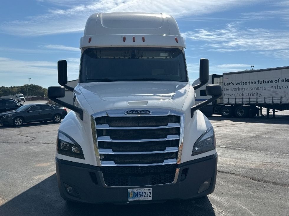 Sleeper Tractor-Heavy Duty Tractors-Freightliner-2020-T12664ST-Decatur-AL-621,986\n\t\tmiles-$ 54,250 - Image 2