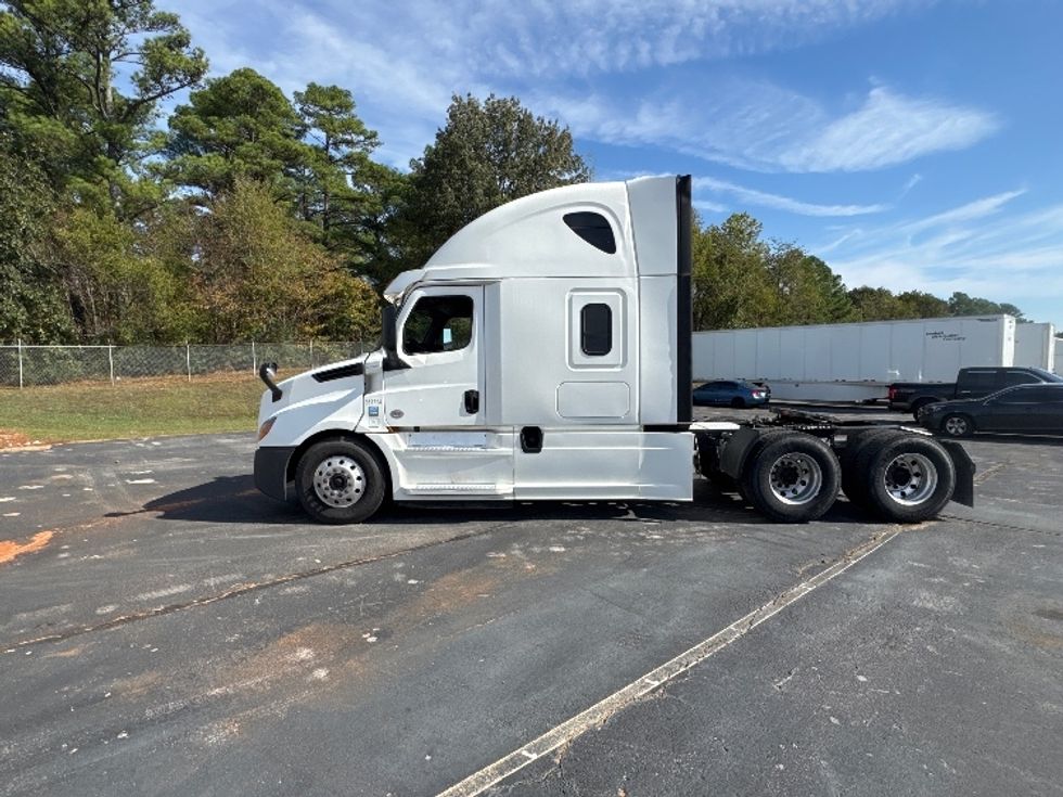 Sleeper Tractor-Heavy Duty Tractors-Freightliner-2020-T12664ST-Decatur-AL-621,986\n\t\tmiles-$ 54,250 - Image 4