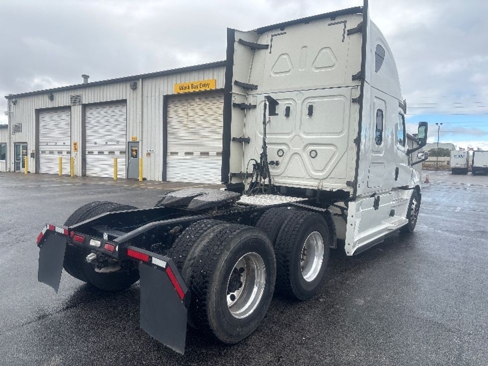 Sleeper Tractor-Heavy Duty Tractors-Freightliner-2020-T12664ST-Decatur-AL-621,986\n\t\tmiles-$ 54,250 - Image 7