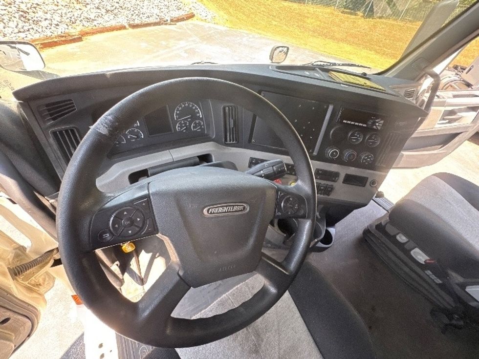 Sleeper Tractor-Heavy Duty Tractors-Freightliner-2020-T12664ST-Decatur-AL-788,546\n\t\tmiles-$ 42,500 - Image 11