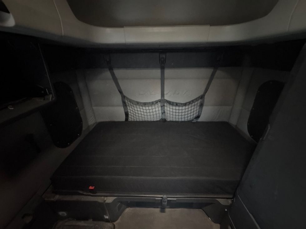 Sleeper Tractor-Heavy Duty Tractors-Freightliner-2020-T12664ST-Decatur-AL-788,546\n\t\tmiles-$ 42,500 - Image 17