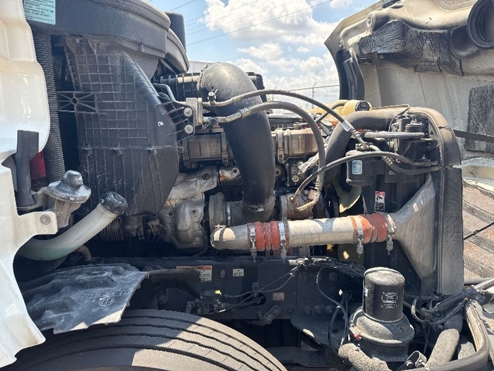 Sleeper Tractor-Heavy Duty Tractors-Freightliner-2020-T12664ST-Decatur-AL-788,546\n\t\tmiles-$ 42,500 - Image 20