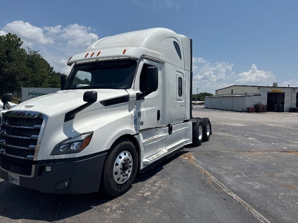 Sleeper Tractor-Heavy Duty Tractors-Freightliner-2020-T12664ST-Decatur-AL-788,546\n\t\tmiles-$ 42,500 - Image 3