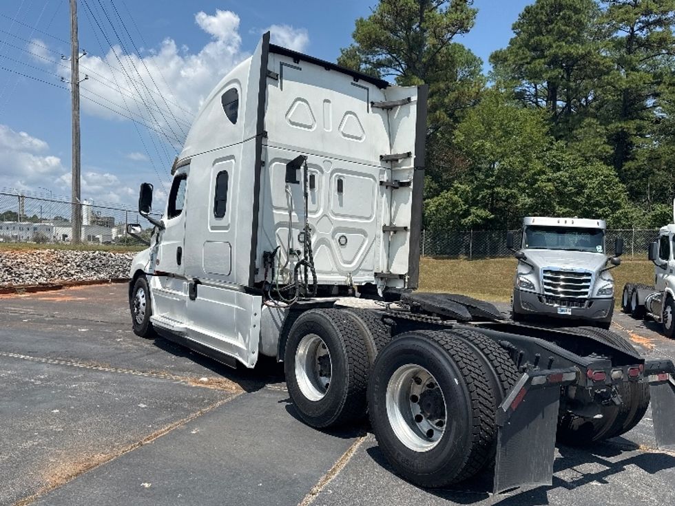 Sleeper Tractor-Heavy Duty Tractors-Freightliner-2020-T12664ST-Decatur-AL-788,546\n\t\tmiles-$ 42,500 - Image 5