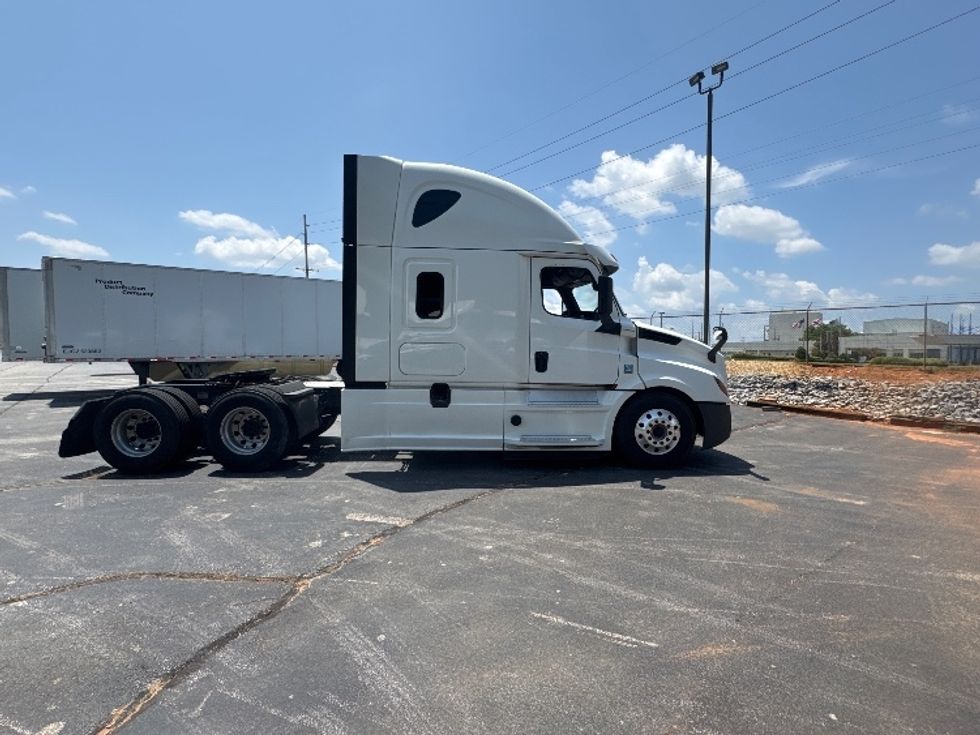 Sleeper Tractor-Heavy Duty Tractors-Freightliner-2020-T12664ST-Decatur-AL-788,546\n\t\tmiles-$ 42,500 - Image 8