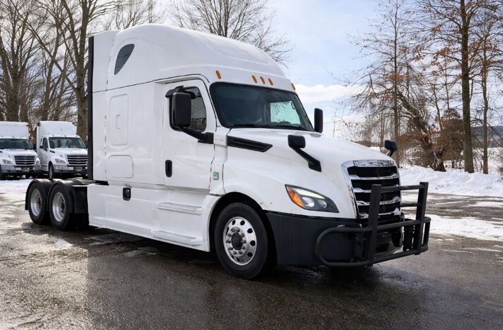 Sleeper Tractor-Heavy Duty Tractors-Freightliner-2020-T12664ST-Delaware-OH-564,009\n\t\tmiles-$ 53,500 - Image 1