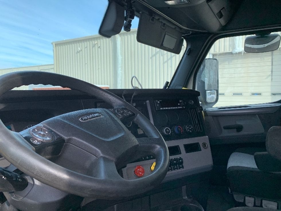 Sleeper Tractor-Heavy Duty Tractors-Freightliner-2020-T12664ST-Delaware-OH-564,009\n\t\tmiles-$ 53,500 - Image 10