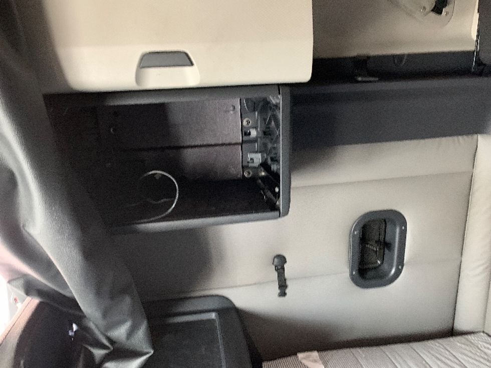 Sleeper Tractor-Heavy Duty Tractors-Freightliner-2020-T12664ST-Delaware-OH-564,009\n\t\tmiles-$ 53,500 - Image 18