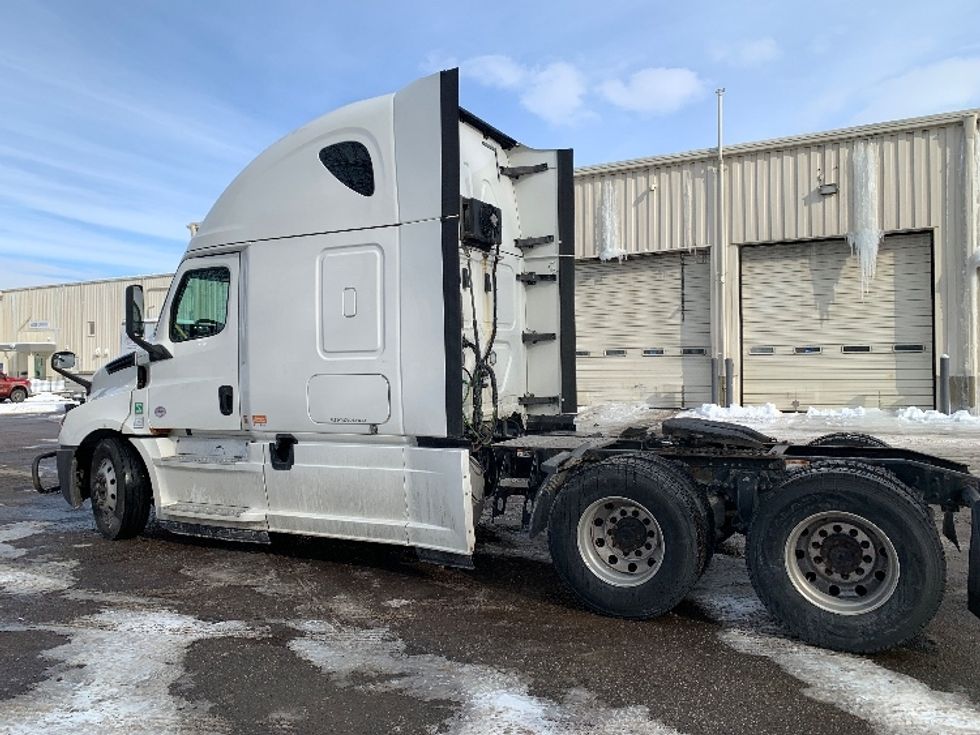 Sleeper Tractor-Heavy Duty Tractors-Freightliner-2020-T12664ST-Delaware-OH-564,009\n\t\tmiles-$ 53,500 - Image 5