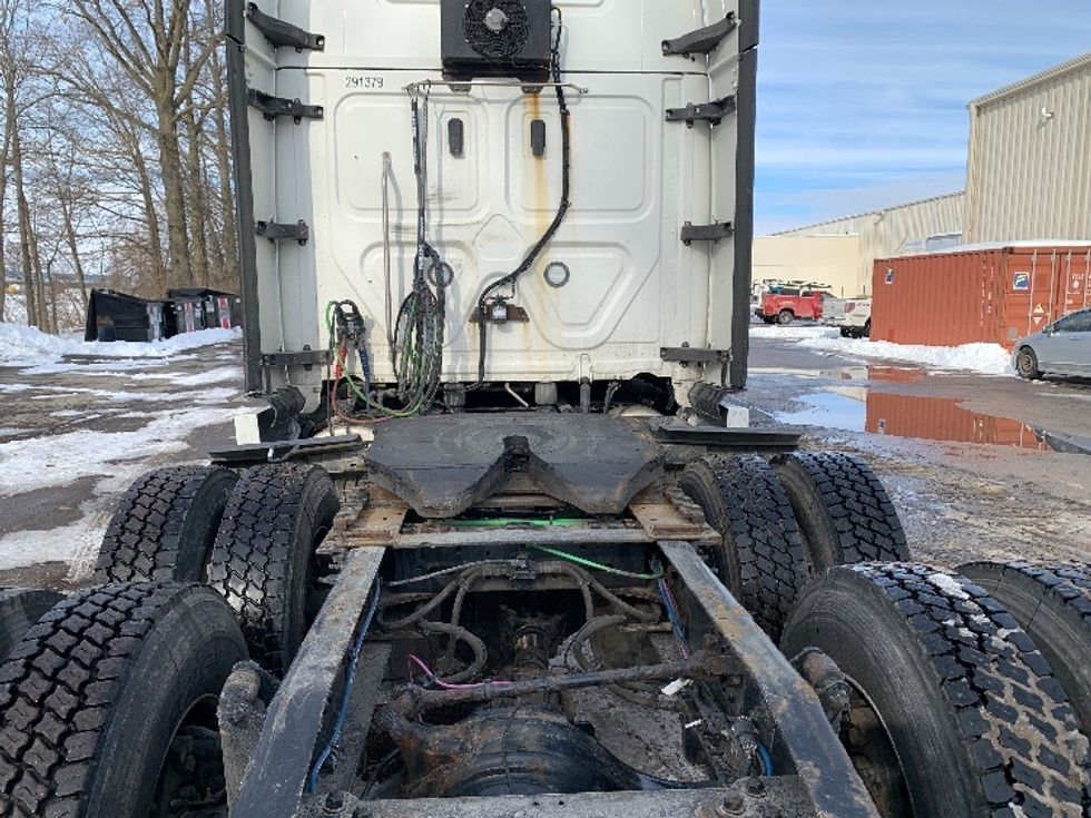 Sleeper Tractor-Heavy Duty Tractors-Freightliner-2020-T12664ST-Delaware-OH-564,009\n\t\tmiles-$ 53,500 - Image 6
