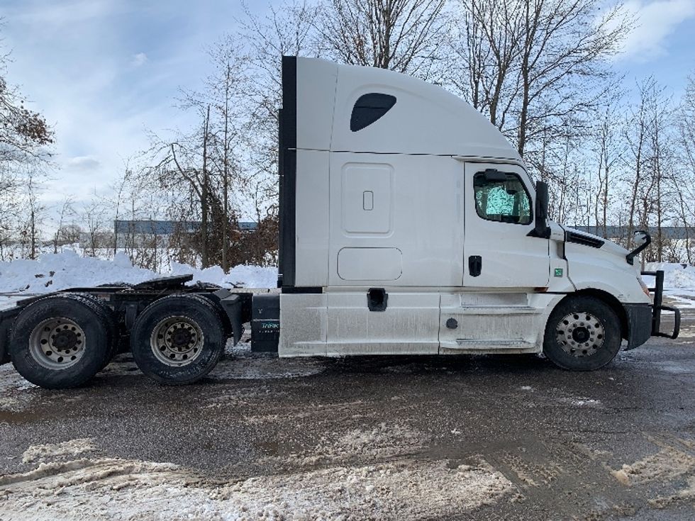 Sleeper Tractor-Heavy Duty Tractors-Freightliner-2020-T12664ST-Delaware-OH-564,009\n\t\tmiles-$ 53,500 - Image 8