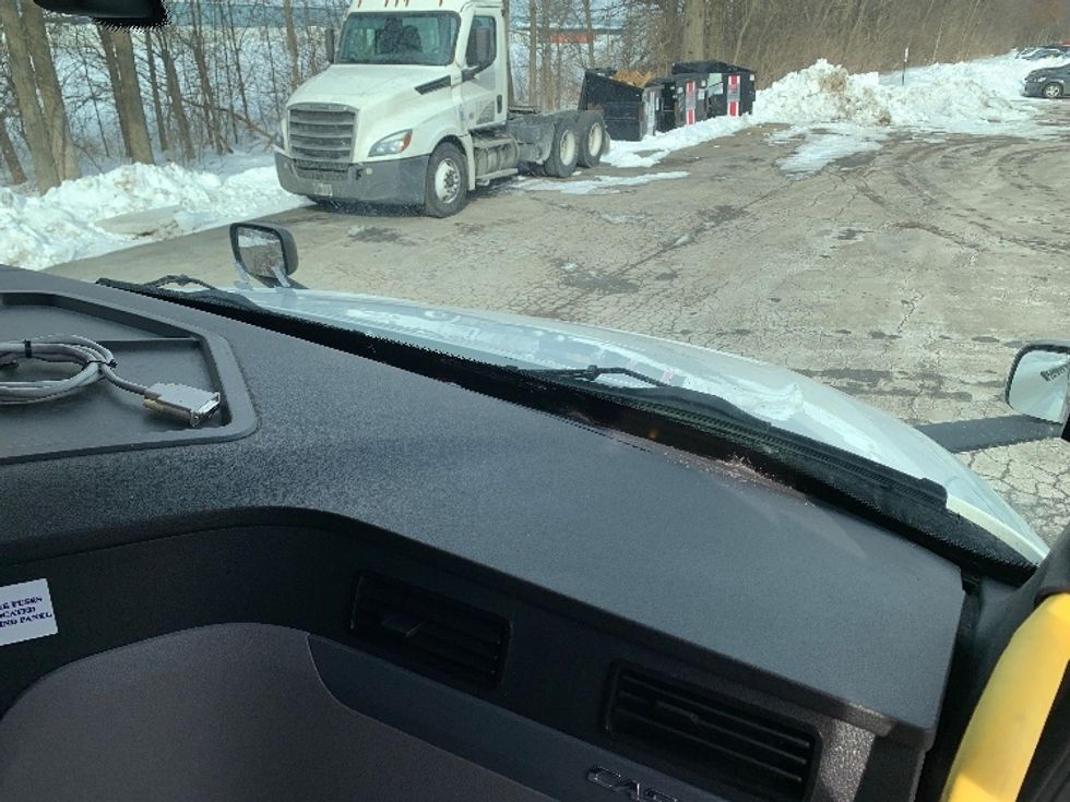 Sleeper Tractor-Heavy Duty Tractors-Freightliner-2020-T12664ST-Delaware-OH-614,356\n\t\tmiles-$ 50,250 - Image 14