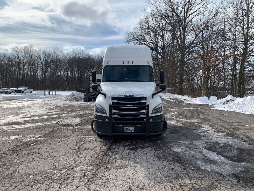 Sleeper Tractor-Heavy Duty Tractors-Freightliner-2020-T12664ST-Delaware-OH-614,356\n\t\tmiles-$ 50,250 - Image 2