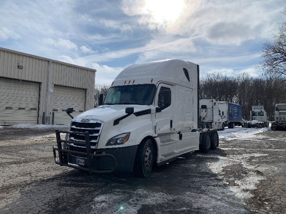 Sleeper Tractor-Heavy Duty Tractors-Freightliner-2020-T12664ST-Delaware-OH-614,356\n\t\tmiles-$ 50,250 - Image 3