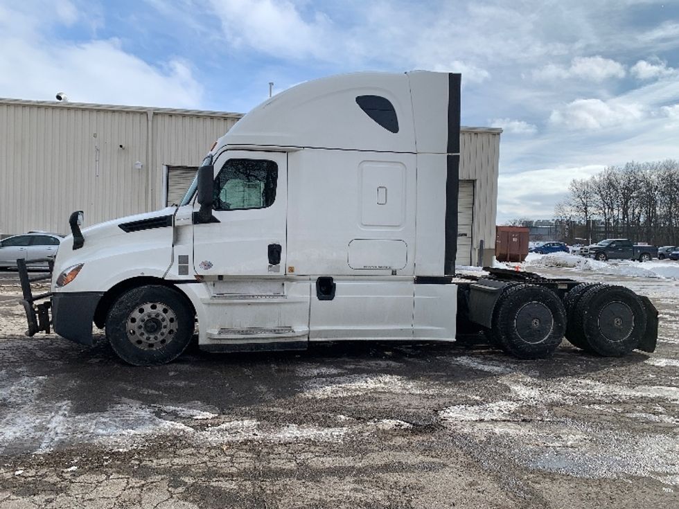 Sleeper Tractor-Heavy Duty Tractors-Freightliner-2020-T12664ST-Delaware-OH-614,356\n\t\tmiles-$ 50,250 - Image 4