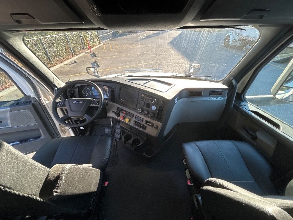 Sleeper Tractor-Heavy Duty Tractors-Freightliner-2020-T12664ST-Delta-BC-1,031,499\n\t\tkm-$ 66,750 - Image 12