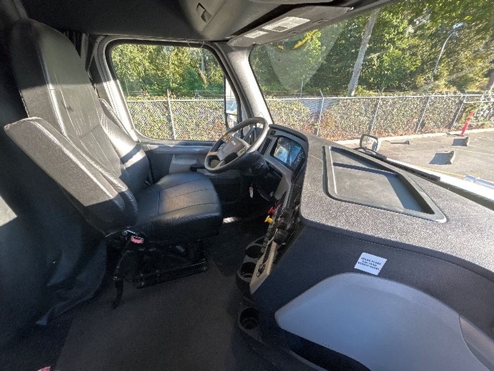 Sleeper Tractor-Heavy Duty Tractors-Freightliner-2020-T12664ST-Delta-BC-1,031,499\n\t\tkm-$ 66,750 - Image 15