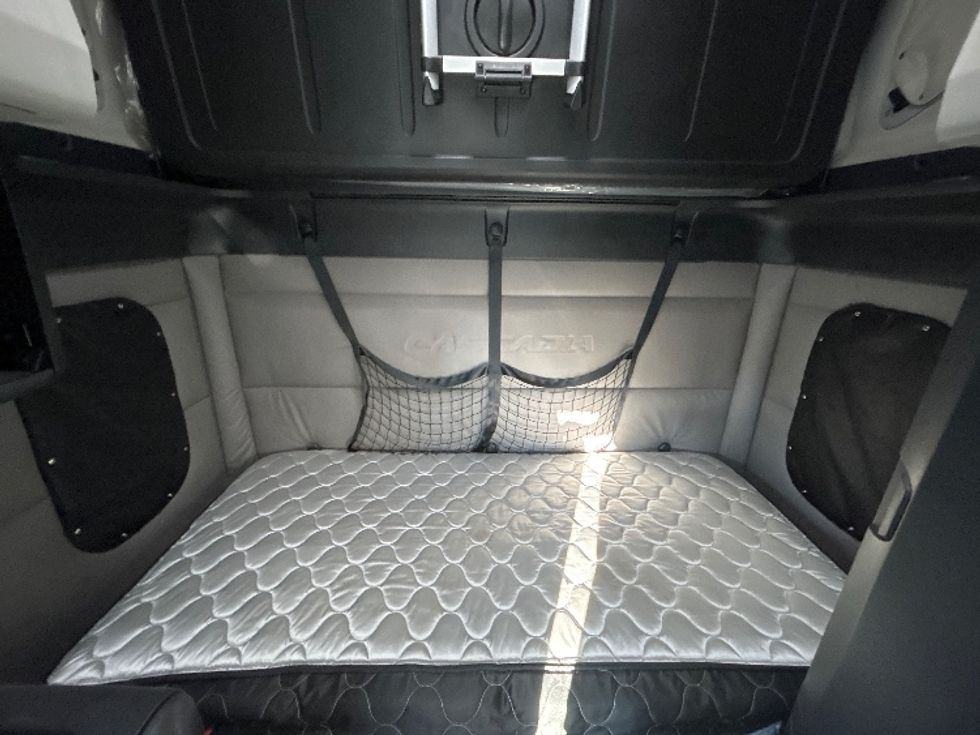 Sleeper Tractor-Heavy Duty Tractors-Freightliner-2020-T12664ST-Delta-BC-1,031,499\n\t\tkm-$ 66,750 - Image 16