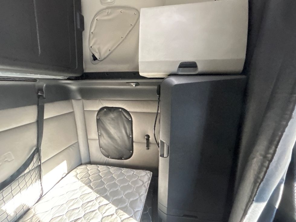 Sleeper Tractor-Heavy Duty Tractors-Freightliner-2020-T12664ST-Delta-BC-1,031,499\n\t\tkm-$ 66,750 - Image 18