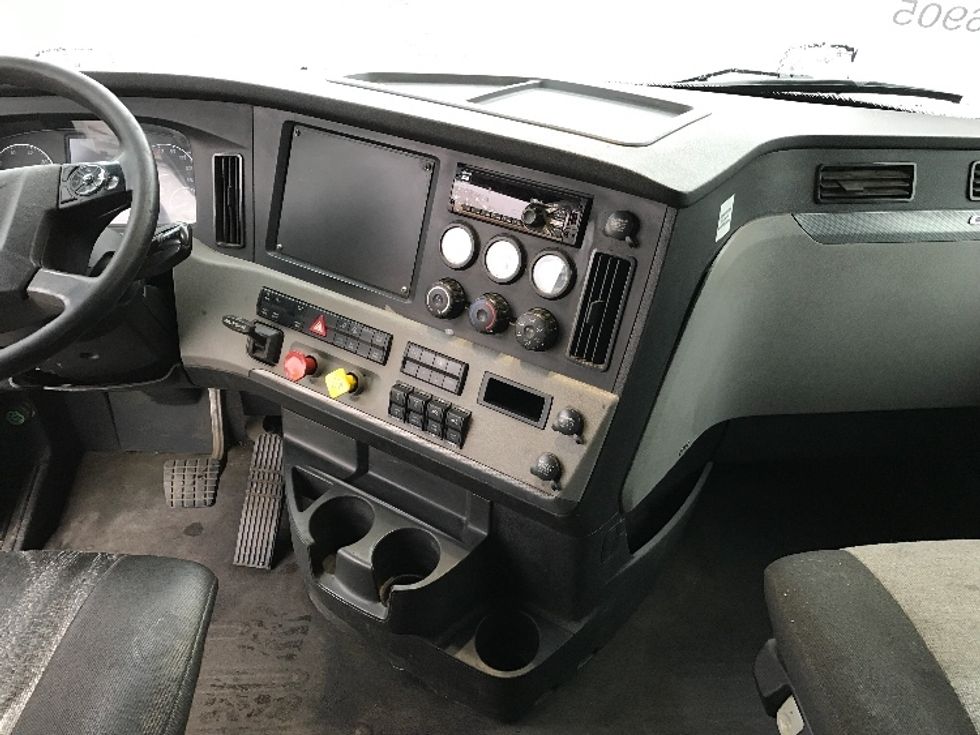 Sleeper Tractor-Heavy Duty Tractors-Freightliner-2020-T12664ST-Delta-BC-1,184,324\n\t\tkm-$ 48,500 - Image 12