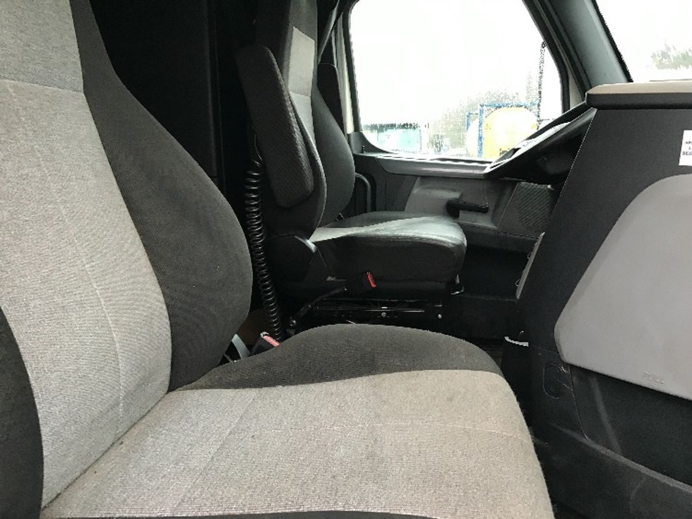 Sleeper Tractor-Heavy Duty Tractors-Freightliner-2020-T12664ST-Delta-BC-1,184,324\n\t\tkm-$ 48,500 - Image 13