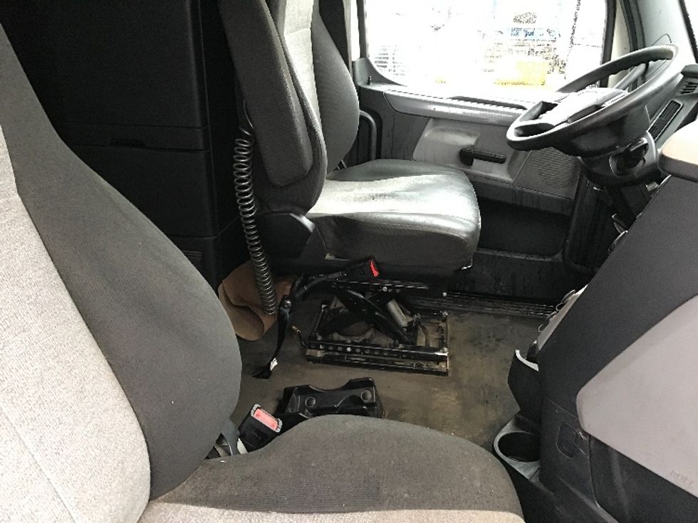 Sleeper Tractor-Heavy Duty Tractors-Freightliner-2020-T12664ST-Delta-BC-1,184,324\n\t\tkm-$ 48,500 - Image 15