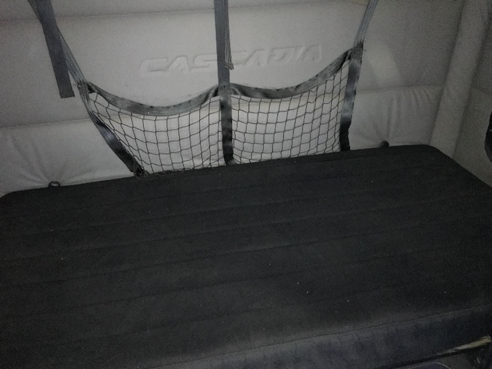 Sleeper Tractor-Heavy Duty Tractors-Freightliner-2020-T12664ST-Delta-BC-1,184,324\n\t\tkm-$ 48,500 - Image 17