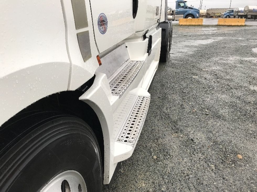 Sleeper Tractor-Heavy Duty Tractors-Freightliner-2020-T12664ST-Delta-BC-1,184,324\n\t\tkm-$ 48,500 - Image 26