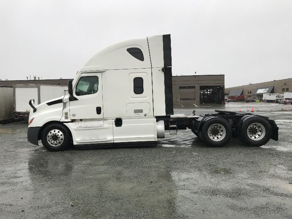 Sleeper Tractor-Heavy Duty Tractors-Freightliner-2020-T12664ST-Delta-BC-1,184,324\n\t\tkm-$ 48,500 - Image 4