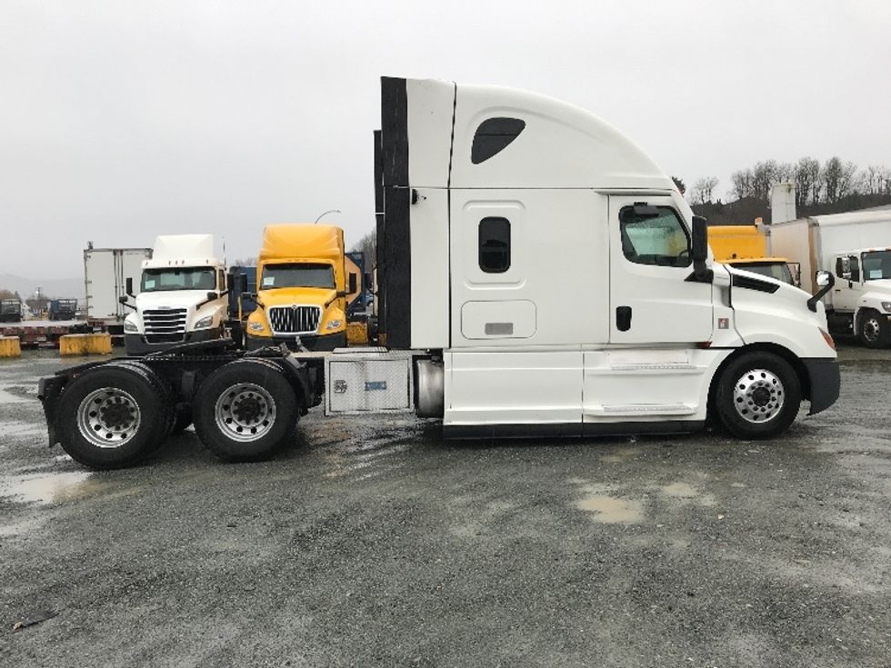 Sleeper Tractor-Heavy Duty Tractors-Freightliner-2020-T12664ST-Delta-BC-1,184,324\n\t\tkm-$ 48,500 - Image 8