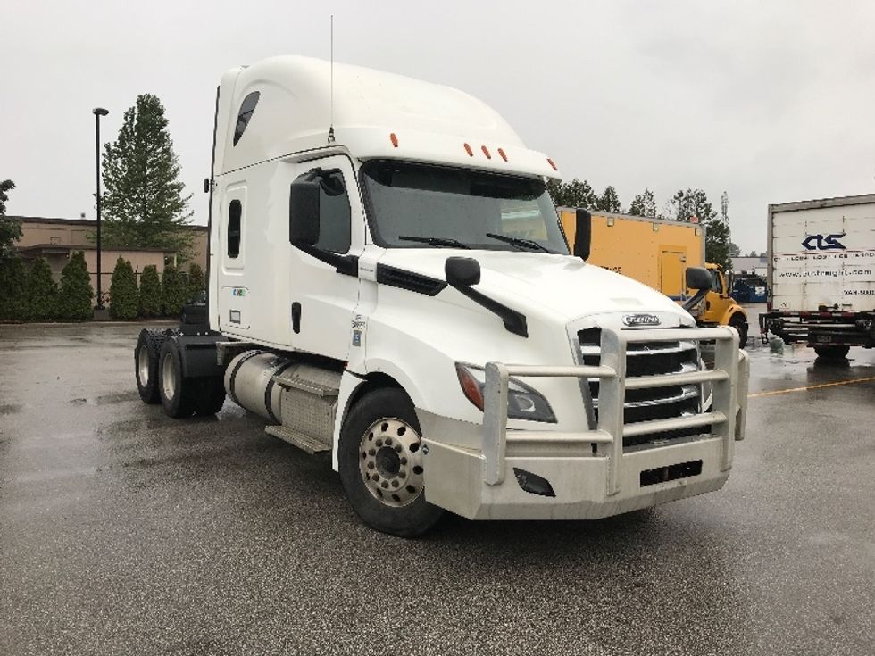 Sleeper Tractor-Heavy Duty Tractors-Freightliner-2020-T12664ST-Delta-BC-831,324\n\t\tkm-$ 76,500 - Image 1